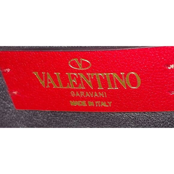 Valentino Garavani SuperVee Bucket Crossbody Bag Leather Mini Pink - Picture 6 of 6